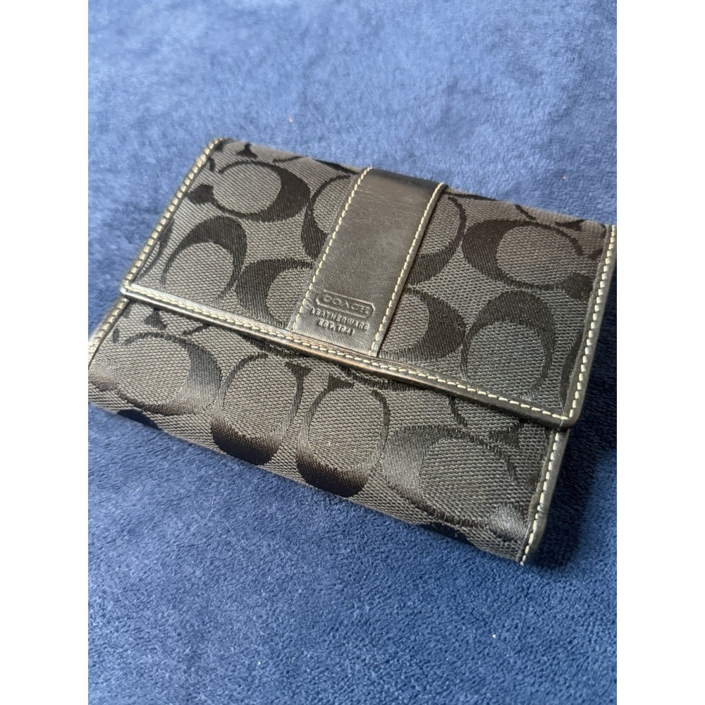 Coach signature Leather Trifold wallet in Black smoke jacquard fabric Small